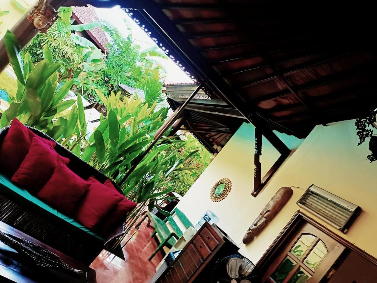 Villa Layang Bulan A Homey Guesthouse For Men Near The Beach In North Kuta Denpasar Extérieur photo