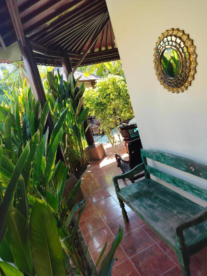 Villa Layang Bulan A Homey Guesthouse For Men Near The Beach In North Kuta Denpasar Extérieur photo