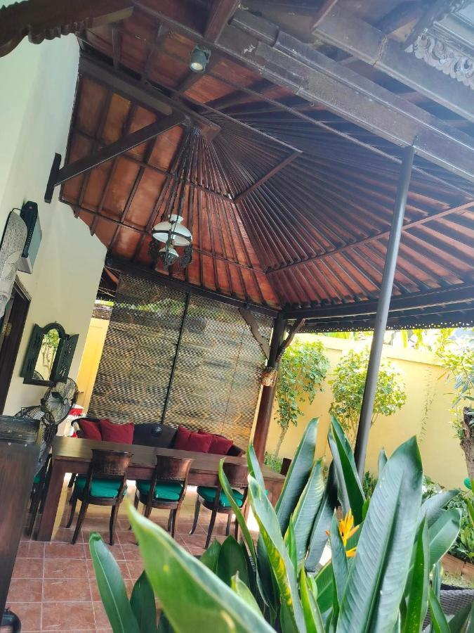 Villa Layang Bulan A Homey Guesthouse For Men Near The Beach In North Kuta Denpasar Extérieur photo